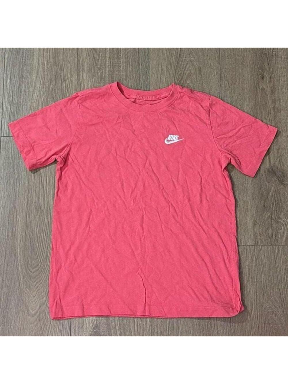 Nike Sportswear Club Short Sleeve T-Shirt in Pink